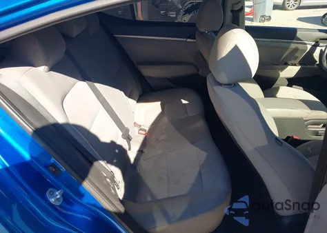 2017 Hyundai Elantra Se z USA, uszkodzony, nr VIN 5NPD74LFXHH096884